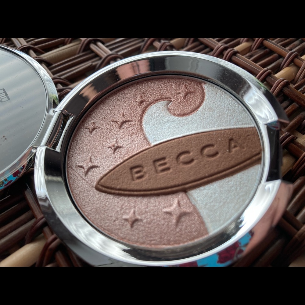Becca highlighter/ bronzer